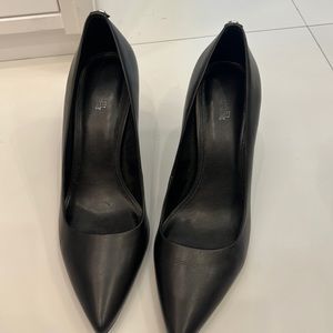 Michael Kors flex pump